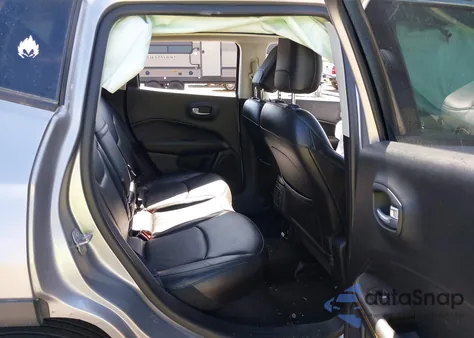 2019 Jeep Compass Limited 4X4 z USA, uszkodzony, nr VIN 3C4NJDCBXKT620898